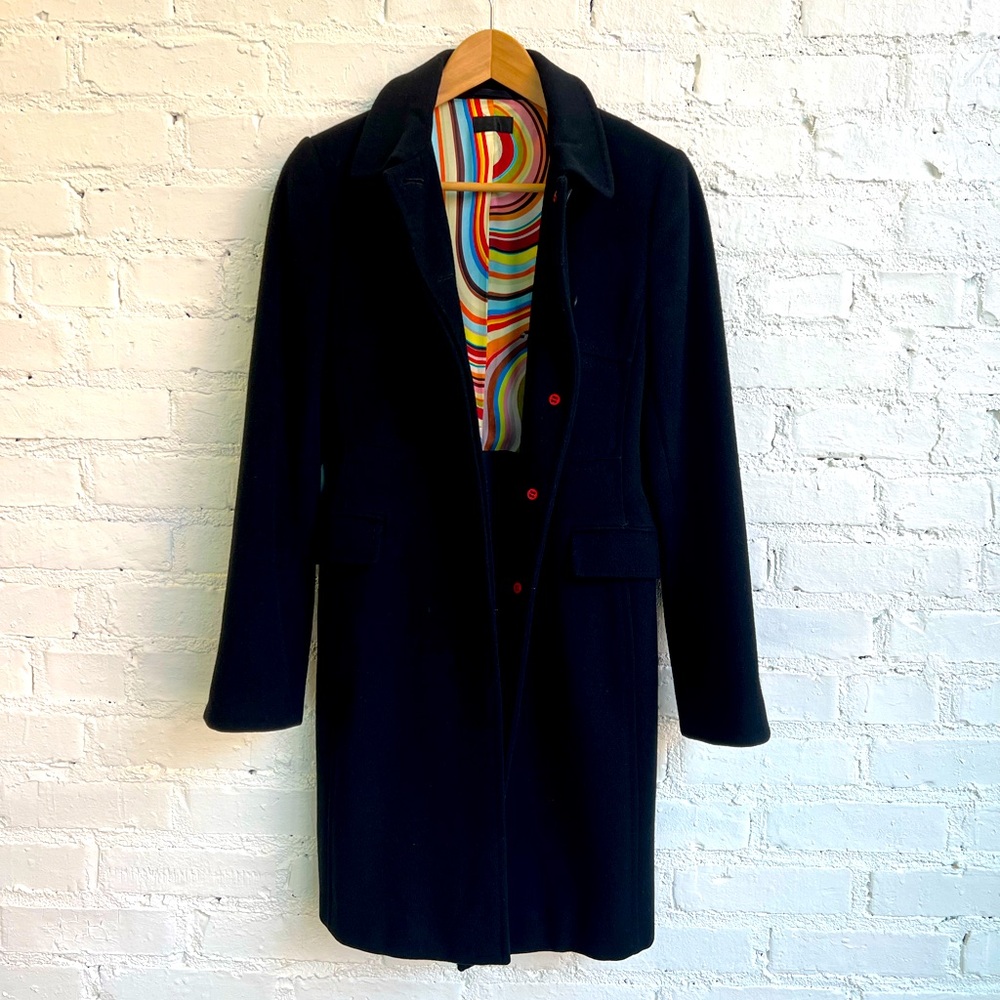 Paul Smith ladies coat in very good condition
Color - black
Size 42